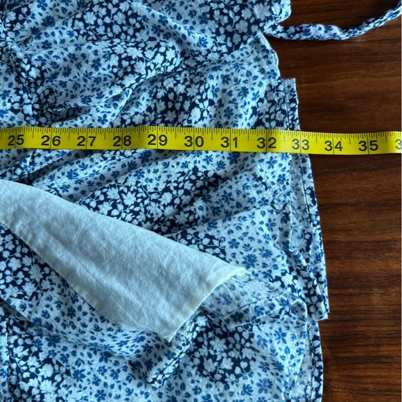 Madewell Blue & White Crinkle Wrap Mini Dress in Quilted Floral Sz 2 - Picture 16 of 16